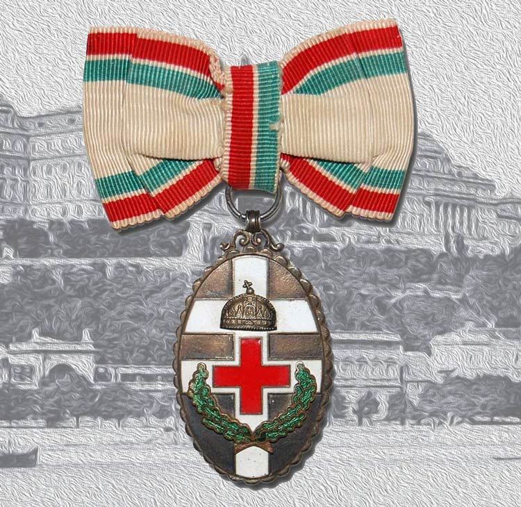 A Magyar Vöröskereszt Ezüstérme hadidíszítménnyel