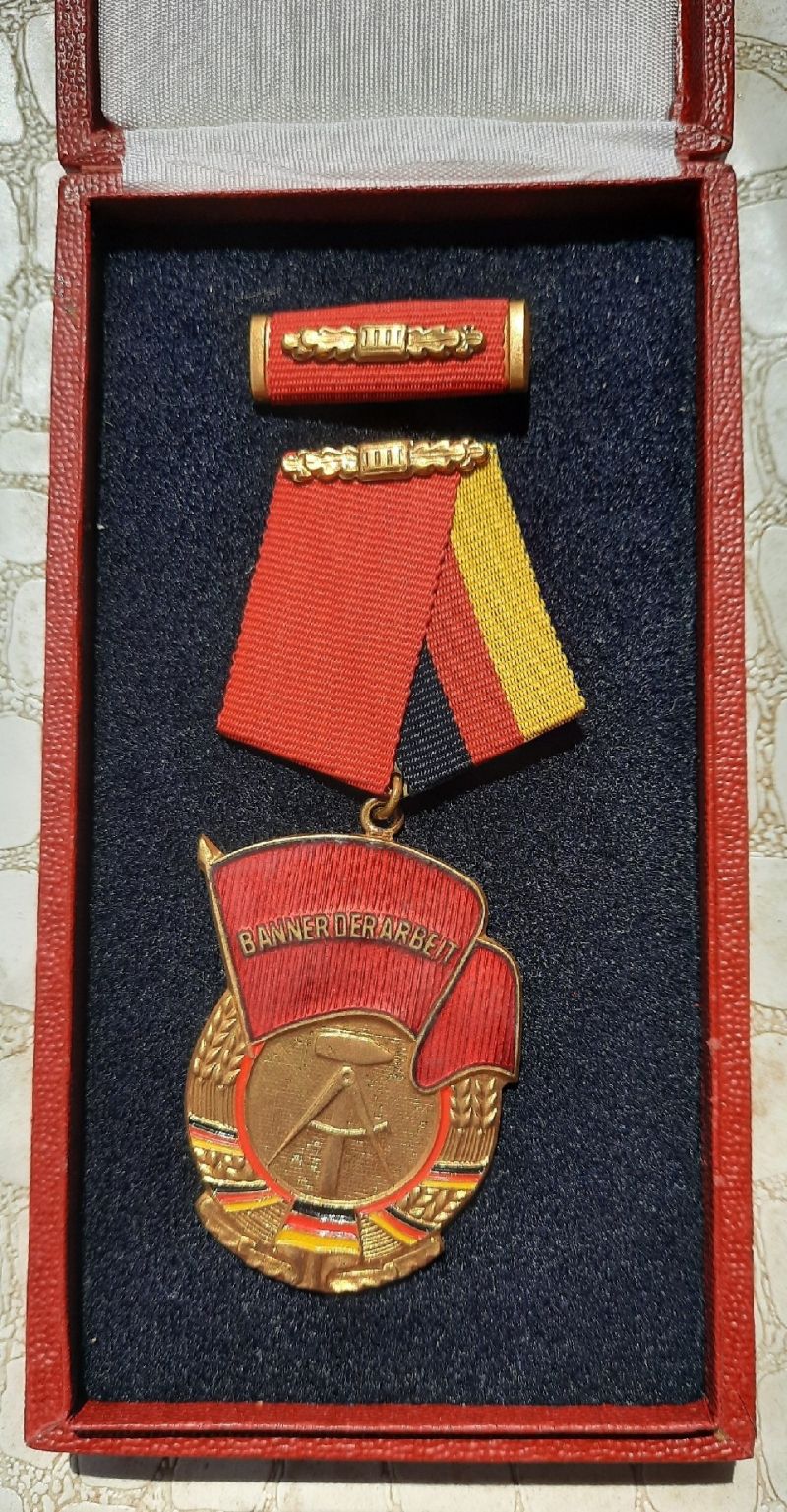 A Banner der Arbeit kitüntetés 3. fokozata - NDK - magyar kitüntetett