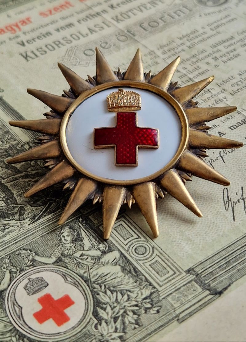 A Magyar Szent Korona Országai Vöröskereszt Egylet 3. osztályú Díszjelvénye