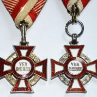 Katonai Érdemkereszt "teli" medalionnal