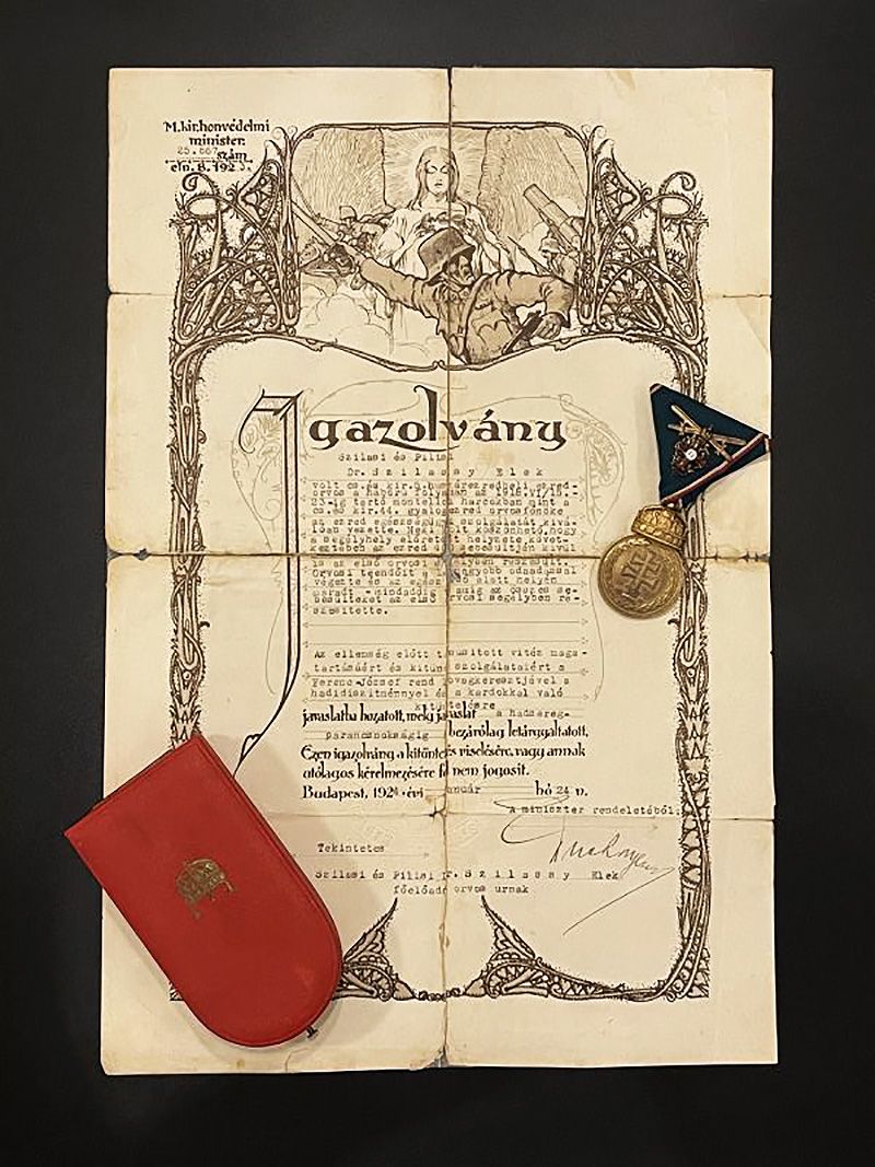 Magyar Koronás Bronzérem az elmaradt háborús kitüntetéssel, adományozóval a tokjában