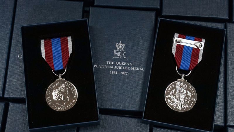II. Erzsébet angol királynő platina jubileumának érme