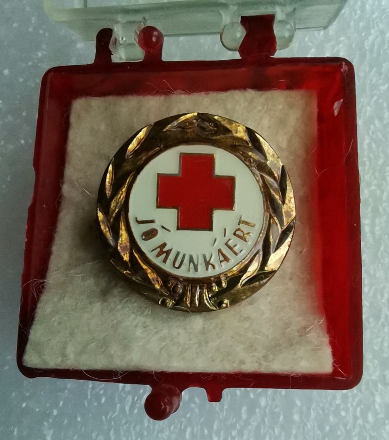 Vöröskeresztes Jó Munkáért jelvény